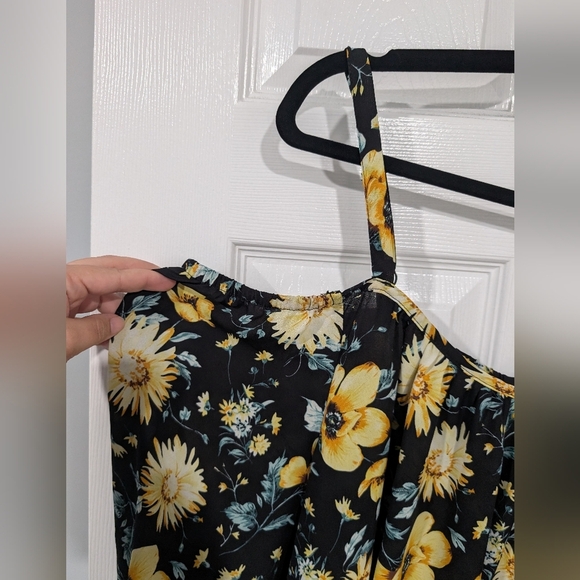 Torrid Black and Yellow Floral Georgette Cold Shoulder Blouse in Size 1 (14/16) - Picture 4 of 13